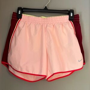 Nike Dri-Fit Shorts - size (M)